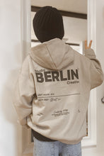 Laden Sie das Bild in den Galerie-Viewer, HOODIE &quot;Berlin&quot; Beige MALE