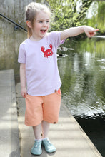 Laden Sie das Bild in den Galerie-Viewer, T-SHIRT "Krabbe" flieder