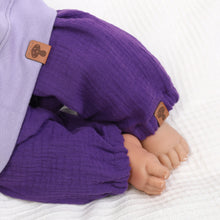 Laden Sie das Bild in den Galerie-Viewer, MUSSELIN-HOSE "Lila"