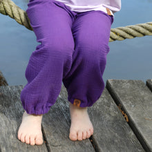 Laden Sie das Bild in den Galerie-Viewer, MUSSELIN-HOSE "Lila"