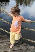 Laden Sie das Bild in den Galerie-Viewer, T-SHIRT "Octopus" peach