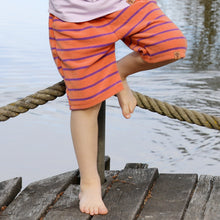 Laden Sie das Bild in den Galerie-Viewer, FROTTEE-SHORTS "Streifen" orange-lila