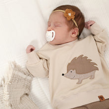 Laden Sie das Bild in den Galerie-Viewer, VINTAGE SWEATER &quot;Igel&quot; beige