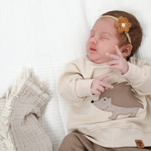 Laden Sie das Bild in den Galerie-Viewer, VINTAGE SWEATER &quot;Igel&quot; beige