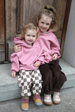 Laden Sie das Bild in den Galerie-Viewer, SWEAT-PANTS "Checks" Chocolate
