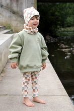 Laden Sie das Bild in den Galerie-Viewer, VINTAGE KUSCHELSWEATER &quot;Glückskind&quot; salbei