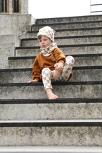Laden Sie das Bild in den Galerie-Viewer, VINTAGE KUSCHELSWEATER &quot;Glückskind&quot; karamell