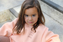 Laden Sie das Bild in den Galerie-Viewer, VINTAGE KUSCHELSWEATER &quot;Glückskind&quot; softpeach