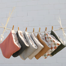 Laden Sie das Bild in den Galerie-Viewer, RIB- BEANIE &quot;Glückspilz&quot; light grey melange