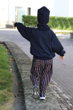 Laden Sie das Bild in den Galerie-Viewer, BARREL-PANTS "Strips" Navy/Ochre