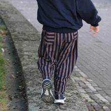 Laden Sie das Bild in den Galerie-Viewer, BARREL-PANTS "Strips" Navy/Ochre