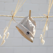 Laden Sie das Bild in den Galerie-Viewer, RIB- BEANIE &quot;Glückspilz&quot; tender beige melange