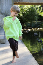 Laden Sie das Bild in den Galerie-Viewer, HOODIE "Lime"