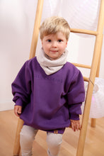 Laden Sie das Bild in den Galerie-Viewer, VINTAGE SWEATER &quot;Glückskind&quot; purple