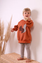 Laden Sie das Bild in den Galerie-Viewer, VINTAGE SWEATER &quot;Squirrel&quot; cognac