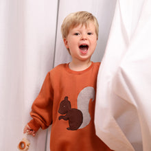 Laden Sie das Bild in den Galerie-Viewer, VINTAGE SWEATER &quot;Squirrel&quot; cognac