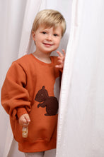 Laden Sie das Bild in den Galerie-Viewer, VINTAGE SWEATER &quot;Squirrel&quot; cognac