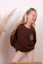 Laden Sie das Bild in den Galerie-Viewer, VINTAGE SWEATER &quot;Leo&quot; choco