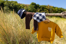 Laden Sie das Bild in den Galerie-Viewer, VINTAGE SWEATER "Checks" Ochre
