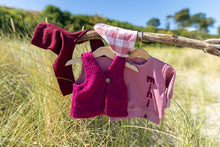 Laden Sie das Bild in den Galerie-Viewer, BOUCLÉ-WESTE "Fuchsia"