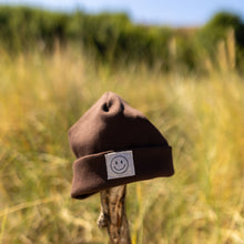 Laden Sie das Bild in den Galerie-Viewer, RIB-BEANIE "Dark Chocolate"