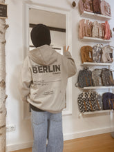 Laden Sie das Bild in den Galerie-Viewer, HOODIE &quot;Berlin&quot; Beige MALE