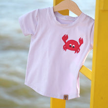 Laden Sie das Bild in den Galerie-Viewer, T-SHIRT "Krabbe" flieder