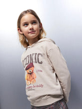 Laden Sie das Bild in den Galerie-Viewer, HOODIE "Bär" FEMALE