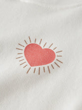 Laden Sie das Bild in den Galerie-Viewer, HOODIE "Heart" cloud dancer FEMALE