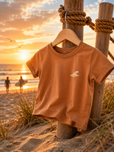 Laden Sie das Bild in den Galerie-Viewer, T-SHIRT "Surfbrett" rost