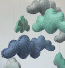 Laden Sie das Bild in den Galerie-Viewer, Mobile &quot;Clouds&quot; mint/blue